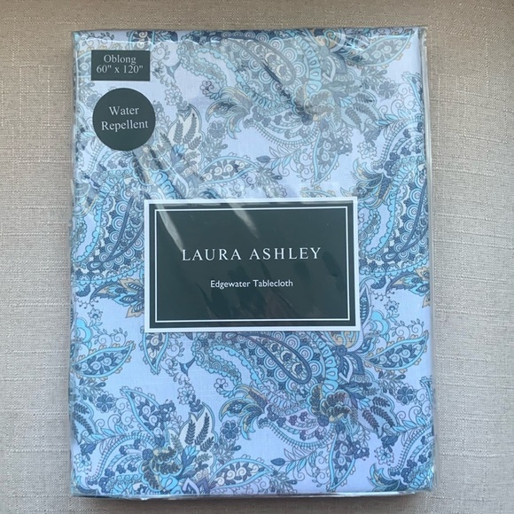 Laura Ashley EdgeWater TableCloth oblong size 60” x 120”
New blue‎ floral - Picture 1 of 7